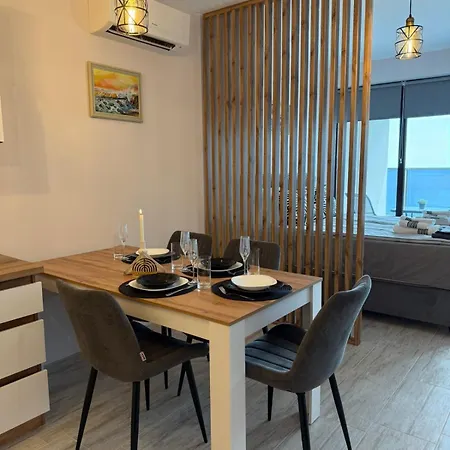 Paradise Apartment Warna
